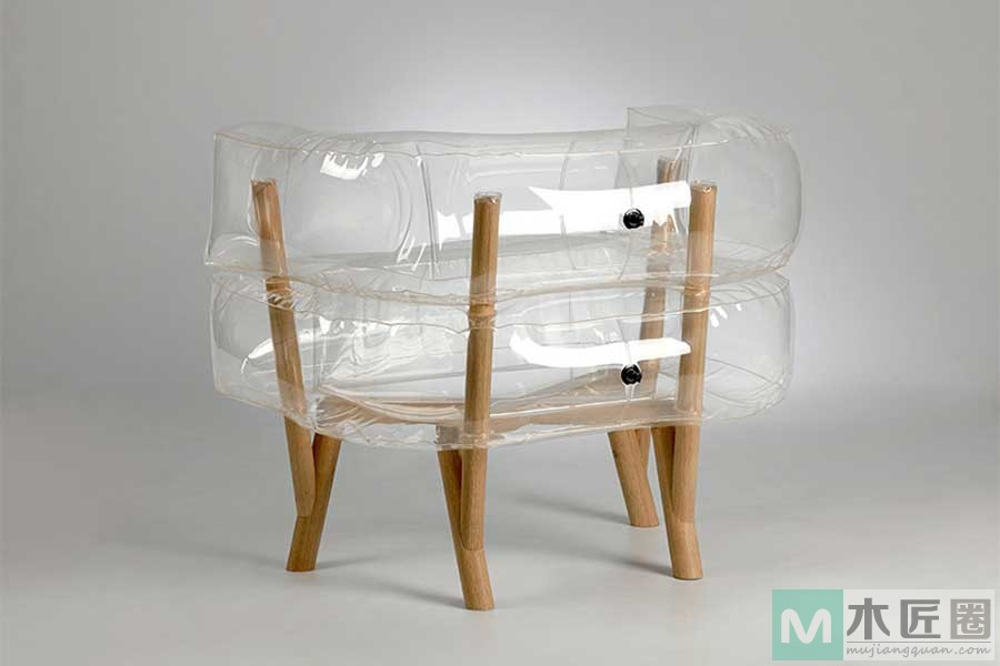 创意充气沙发，让木椅子也能舒适地静坐