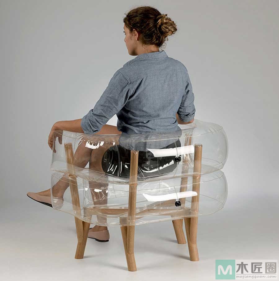 创意充气沙发，让木椅子也能舒适地静坐