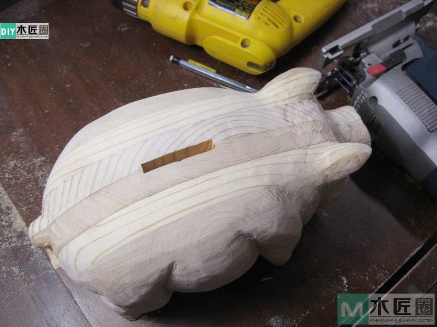 零基础木工diy，学雕刻小木猪储蓄罐的方法