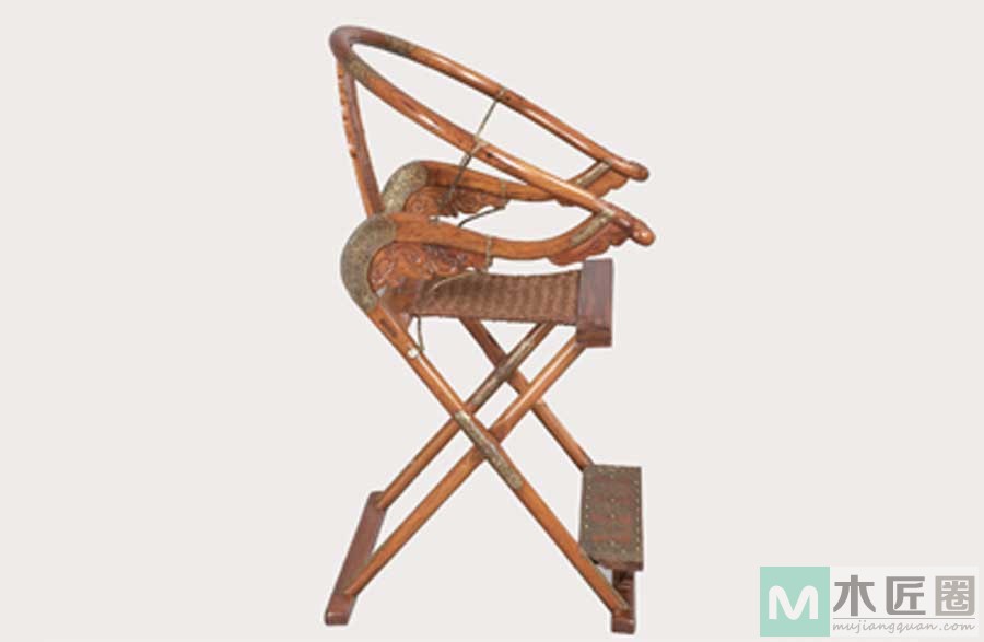 交椅，亦称胡床，原为中国古代马上民族的用具