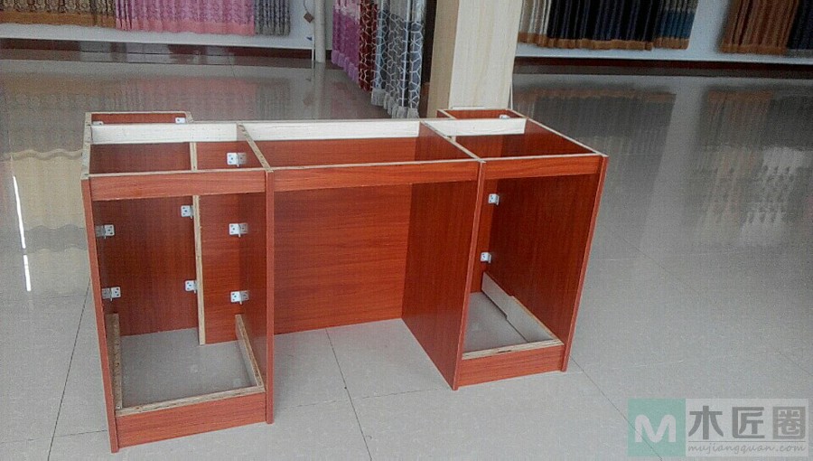 老木匠用生态板制作老板台桌子，最简单实惠的家具的做法