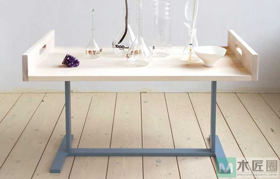 由Fryslan工匠手工制作而成，天然实木环保桌子