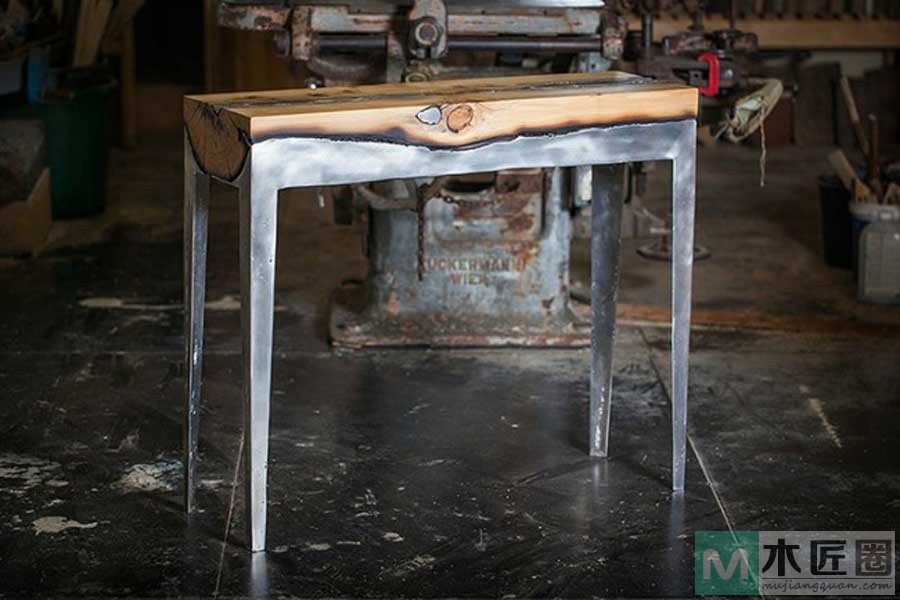 以色列产品设计师把铝液融合木头，创建独特的桌子和长凳