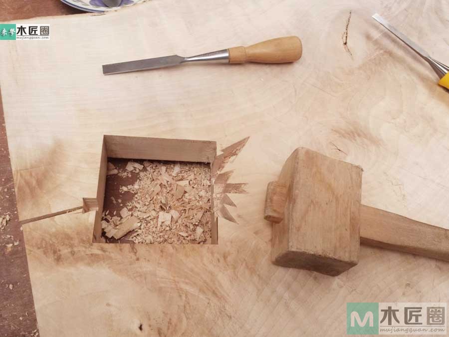 木匠师傅让树活了，怎样用枯木制作原木桌子