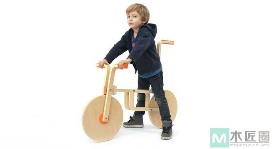 来自瑞士的木工爱好者，把凳子秒变自行车