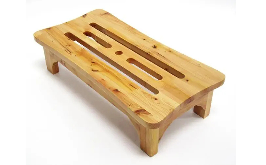 香柏木，木材微黄纹理清晰,常用于做家具、木桶和地板