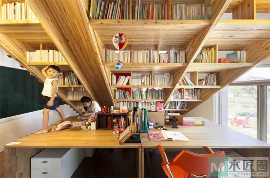 木结构的图书馆，创意的书架，梦幻般的装修设计