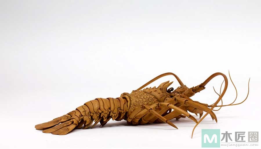 日本木匠师傅，雕刻出惟妙惟肖的木雕大龙虾