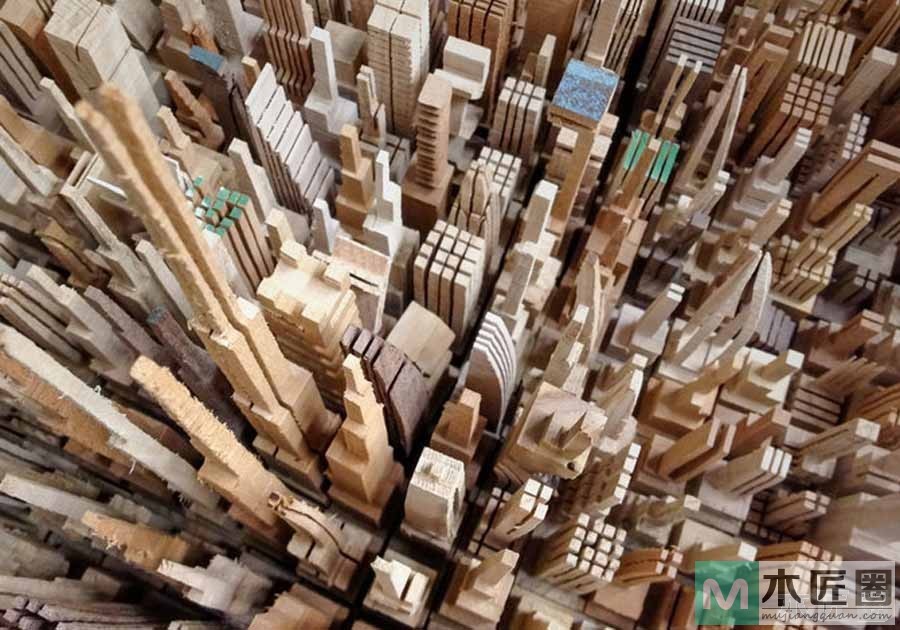 美国雕艺术家系列木雕作品，用锯子做素描的城市木雕艺术