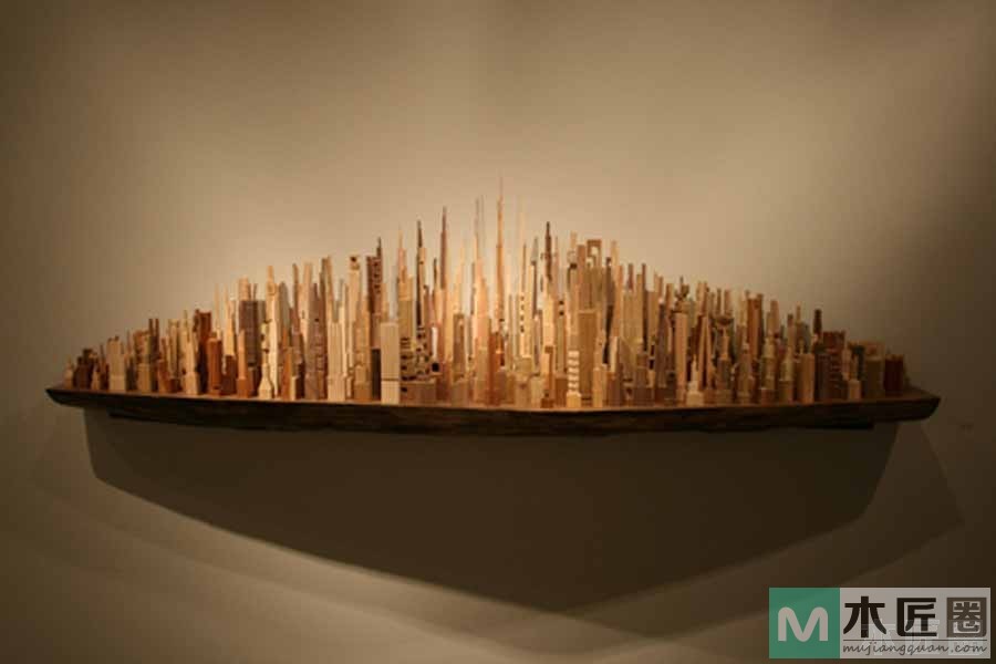 美国雕艺术家系列木雕作品，用锯子做素描的城市木雕艺术