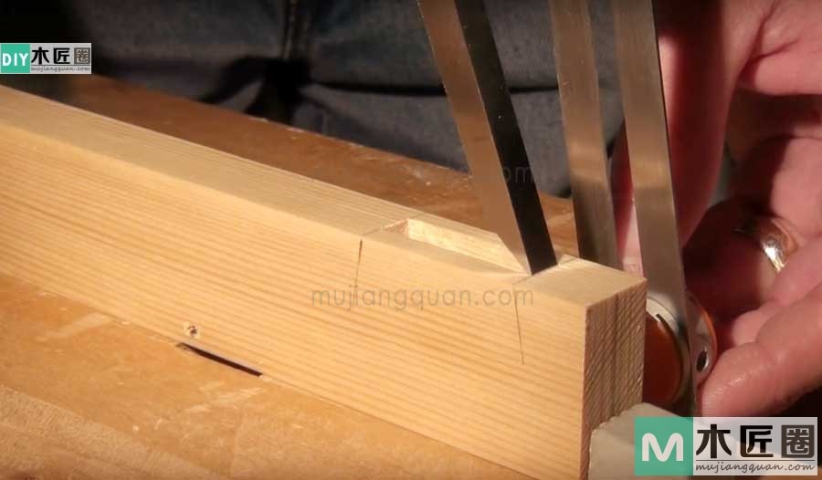 木工绝技之半榫破头楔，一个长在木头里的榫卯结构