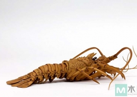 日本木匠师傅，雕刻出惟妙惟肖的木雕大龙虾