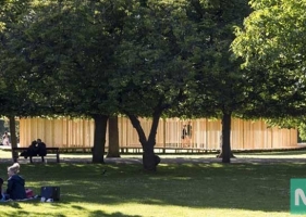 丹麦国王花园的设计，是由松木木条搭建而成木亭花园
