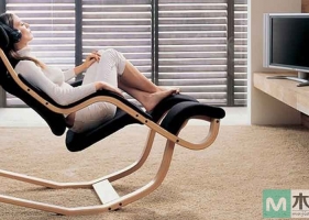 椅子不光是要满足坐立舒适感，还要配搭上创意的家具设计