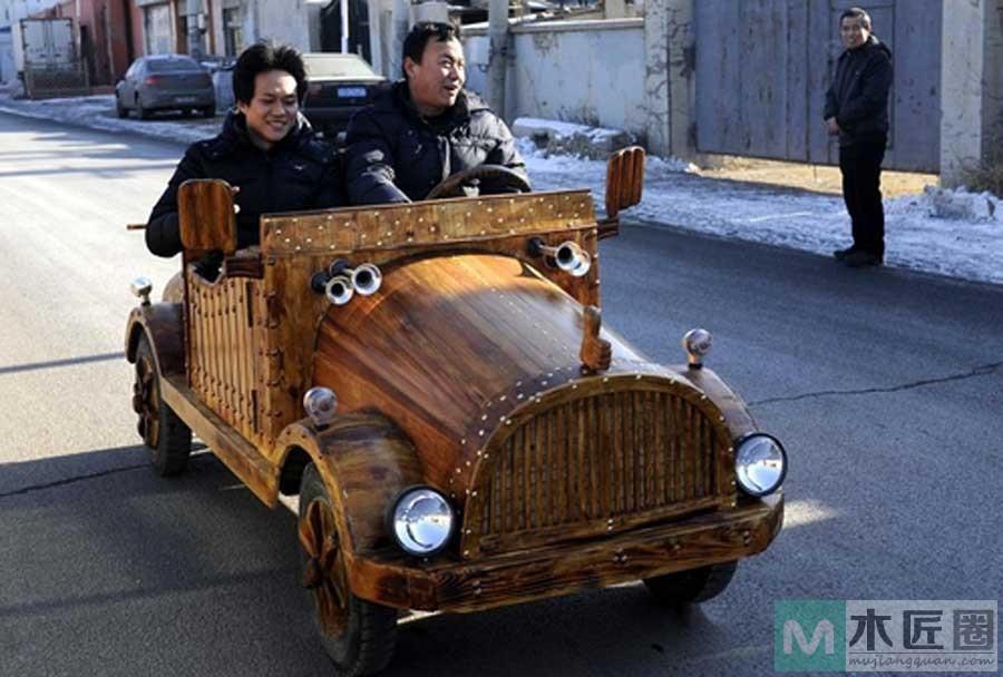 帅爆！八级木匠打造木质电动轿车，时速可飙50码