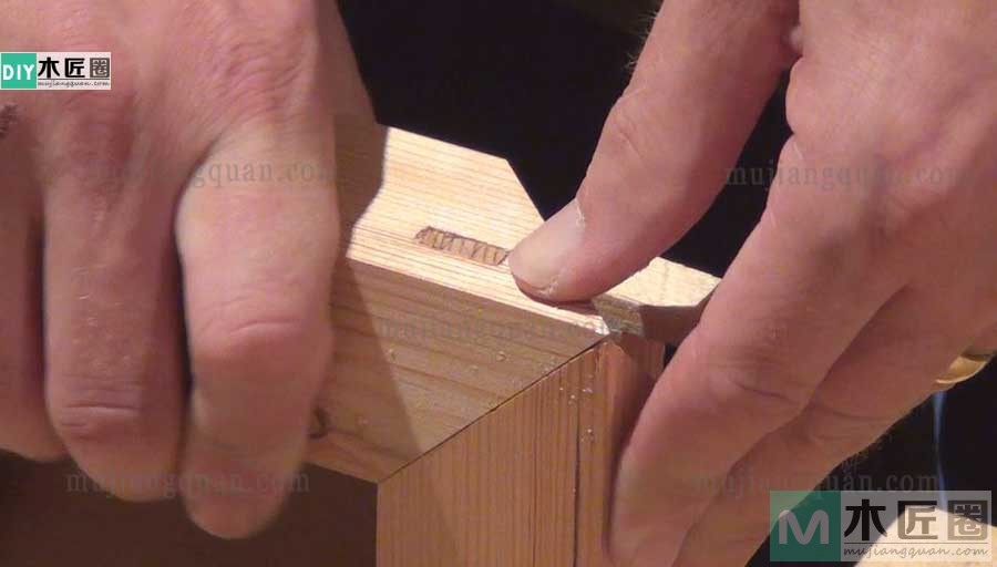 传统榫卯粽角榫的做法，又有人叫综角榫或三角齐尖