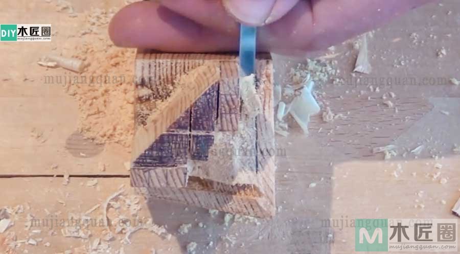 传统榫卯粽角榫的做法，又有人叫综角榫或三角齐尖