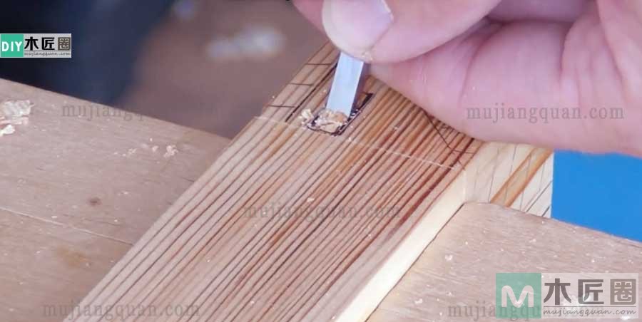 传统榫卯粽角榫的做法，又有人叫综角榫或三角齐尖