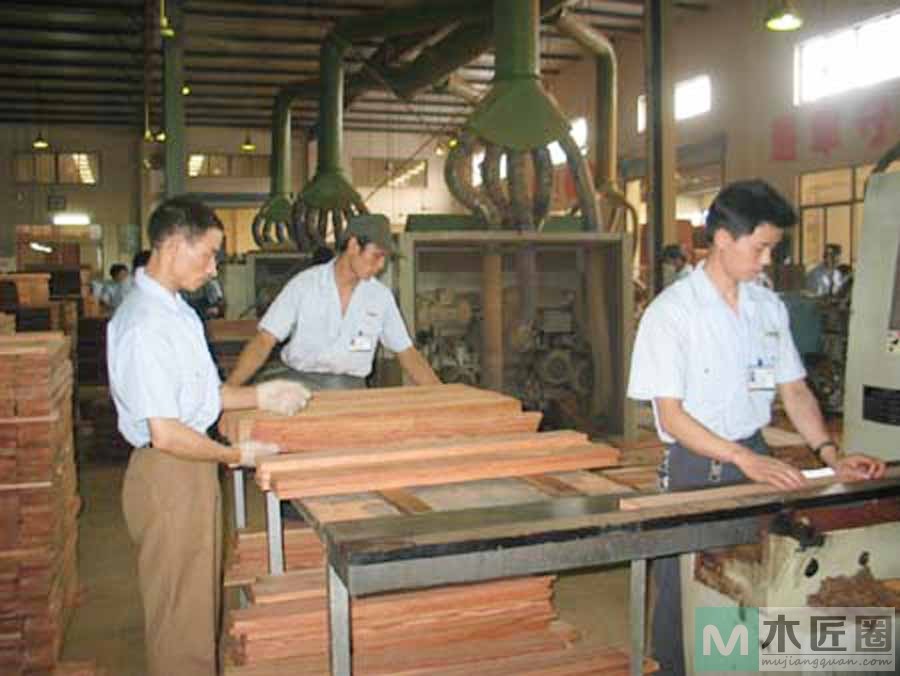 家具的制造从原木的采伐开始，原木家具的六大生产流程