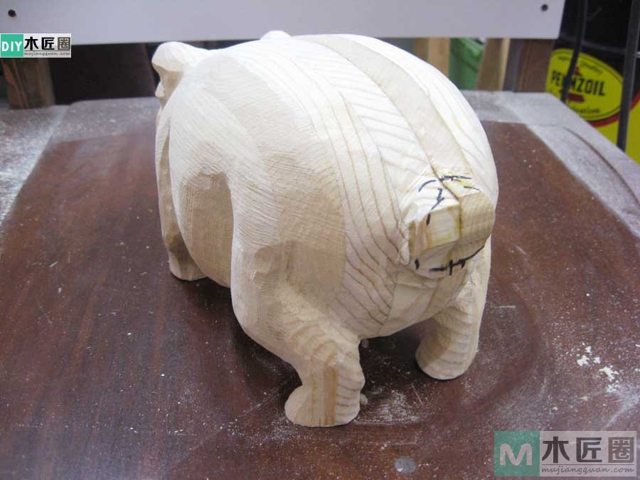 零基础木工diy，学雕刻小木猪储蓄罐的方法