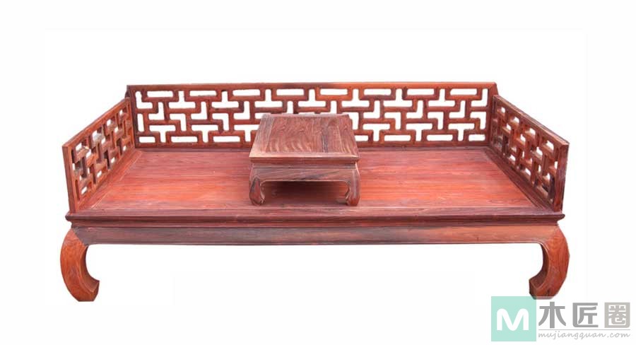 明式罗汉床，又叫“罗汉榻”，不带立柱顶架的一种床榻
