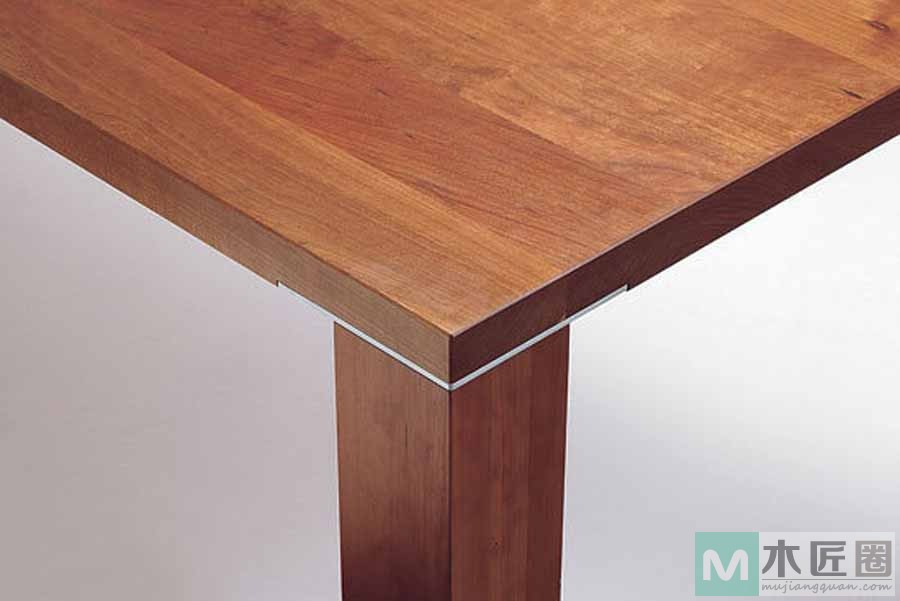 北美红樱桃实木，木材的弯曲性能好，硬度低