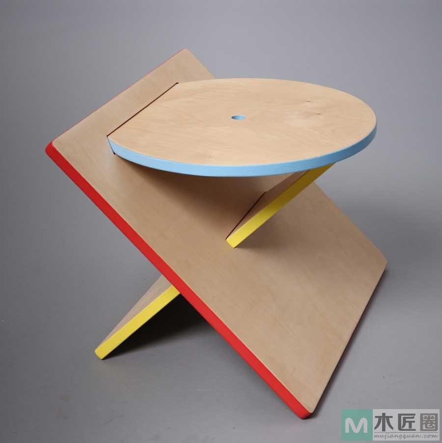 几何积木凳子，节约空间的巧妙拼接