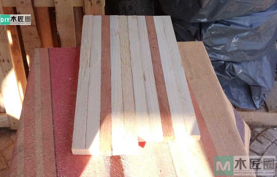 厨房需要三块砧板才能满足所有需求，点心砧板的制作工艺