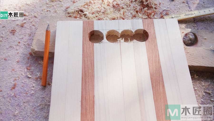 厨房需要三块砧板才能满足所有需求，点心砧板的制作工艺