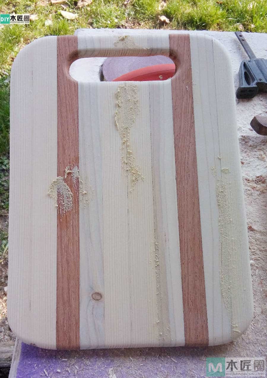 厨房需要三块砧板才能满足所有需求，点心砧板的制作工艺