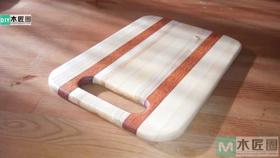 厨房需要三块砧板才能满足所有需求，点心砧板的制作工艺