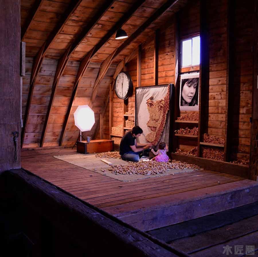 木工爱好者涨知识：用红酒瓶木塞子拼贴的瓶塞肖像