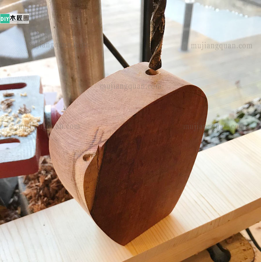 木工爱好达人，分享木质插花瓶的做法图解方法