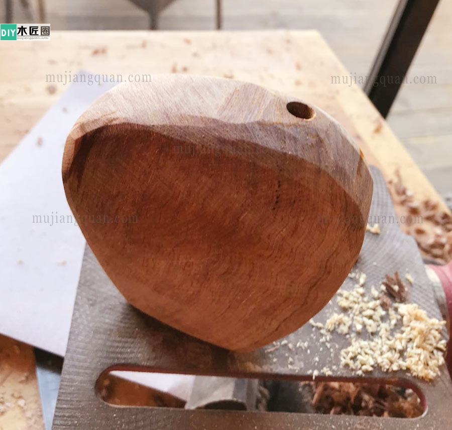 木工爱好达人，分享木质插花瓶的做法图解方法