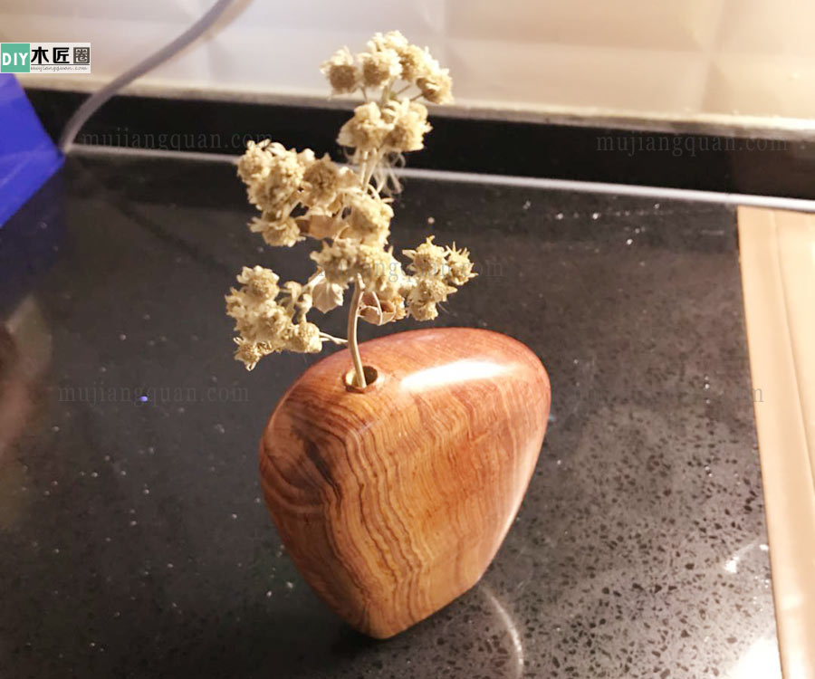 木工爱好达人，分享木质插花瓶的做法图解方法