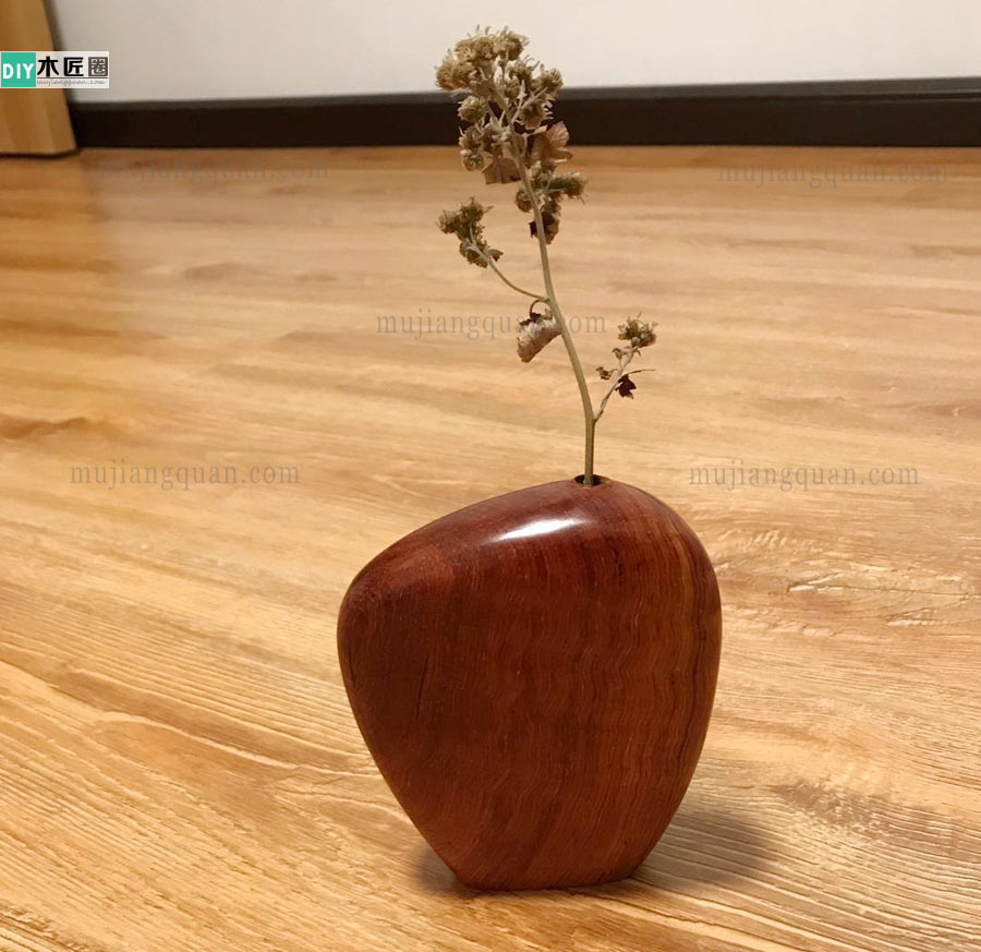 木工爱好达人，分享木质插花瓶的做法图解方法