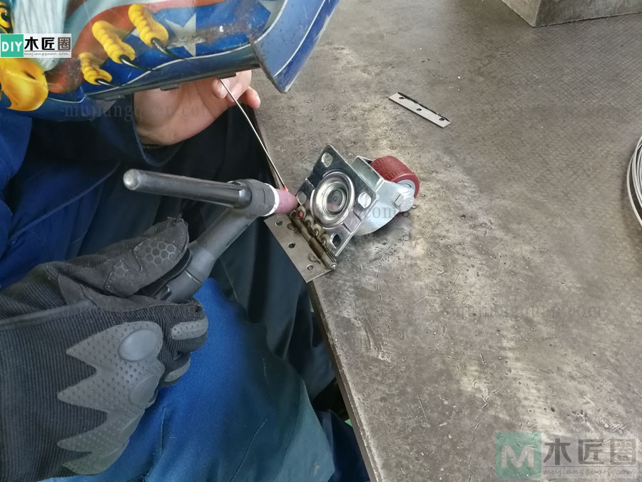 木工爱好者分享木工桌的做法教程，亮点是桌子用料（2-1）