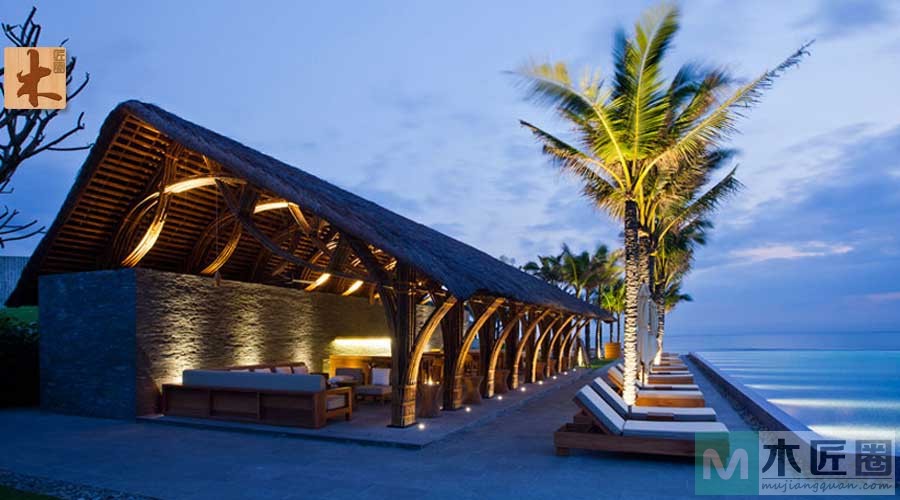 用竹元素丰富建筑表现力，整座竹屋巧妙地融合在自然之中
