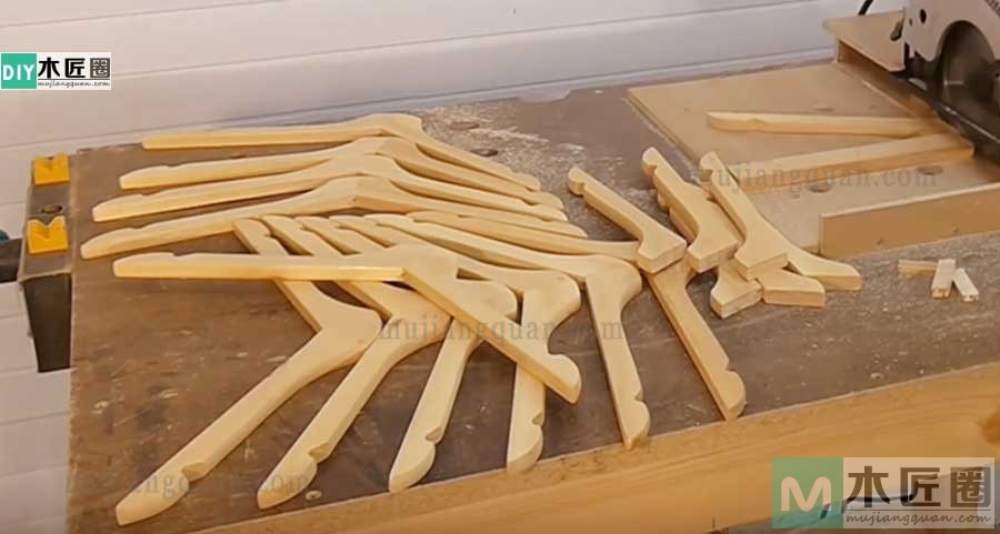 文艺感十足的木制吊灯，图解衣架吊灯的制作方法
