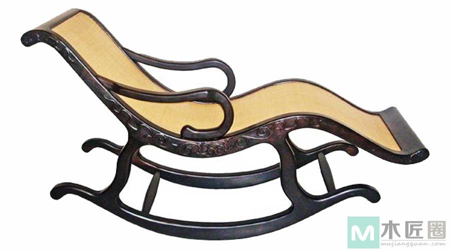 紫光檀，学名东非黑黄檀，属于国标红木里面的黑酸枝木类