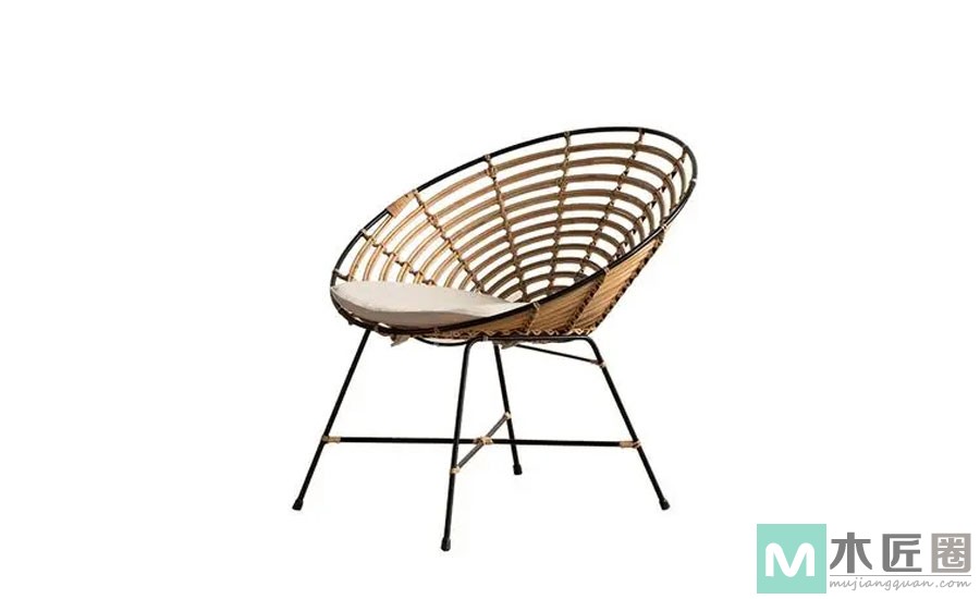 椅，始源于魏晋和隋朝，初名为胡床或马扎，宋叫做交椅