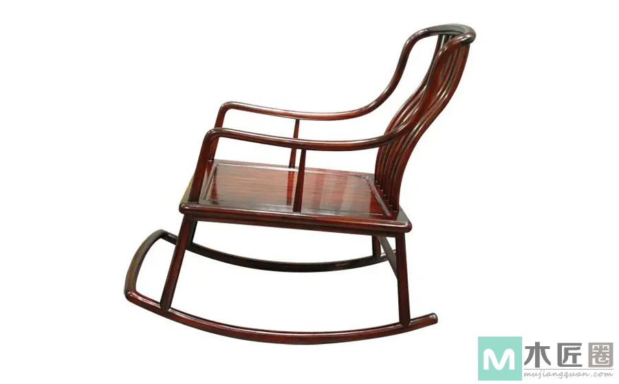 椅，始源于魏晋和隋朝，初名为胡床或马扎，宋叫做交椅