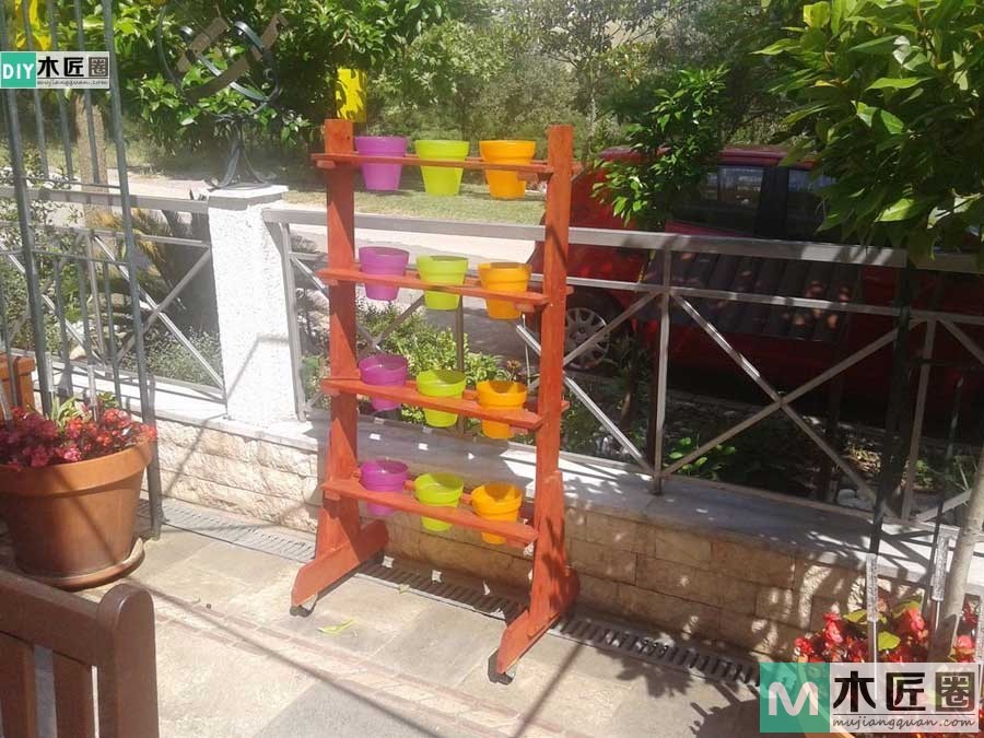 花友们看过来，木工爱好者也可以制作创意的阳台花架