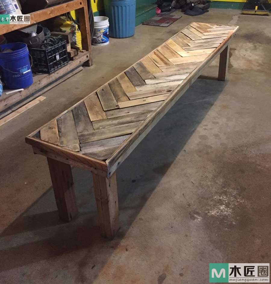 木工爱好者的创意做法，用旧木板diy个性“鱼尾长凳”