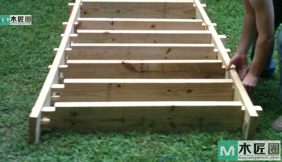 木工diy图解，自制简易原木榫卯书架