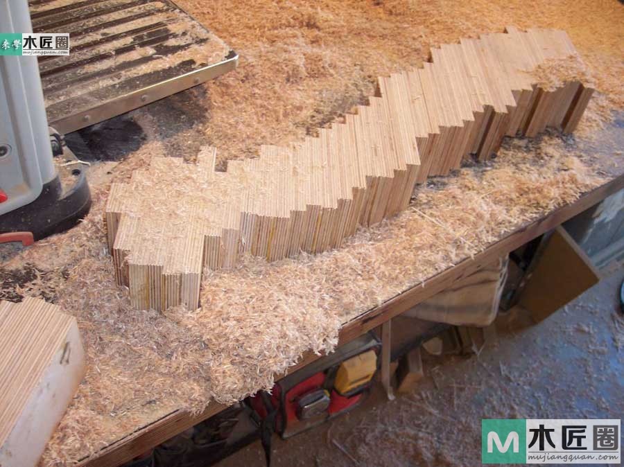 木匠师傅废料利用，木头尾料制作装饰小台桌