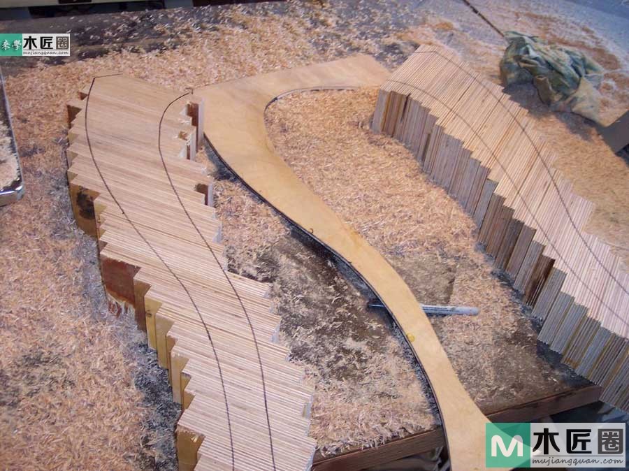 木匠师傅废料利用，木头尾料制作装饰小台桌