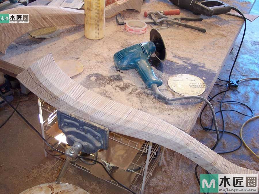 木匠师傅废料利用，木头尾料制作装饰小台桌