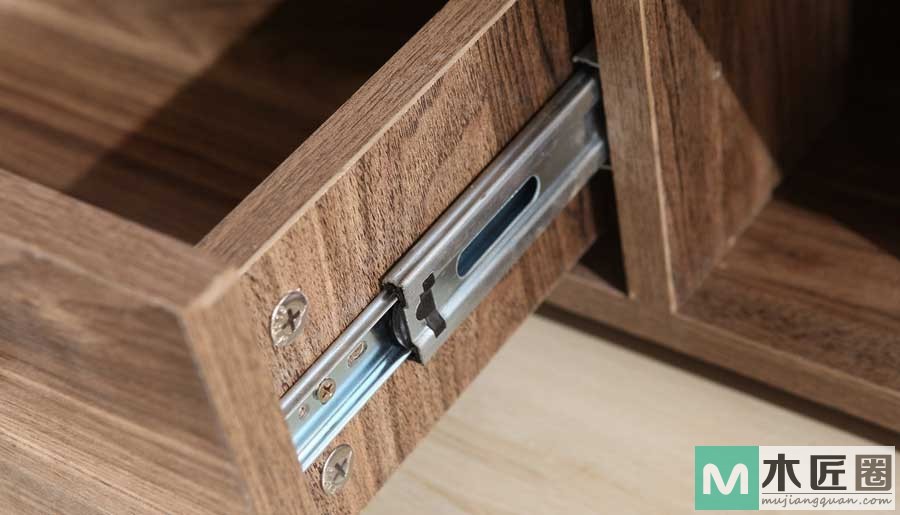 抽屉导轨如何选择？用木质滑轨还是金属导轨好？