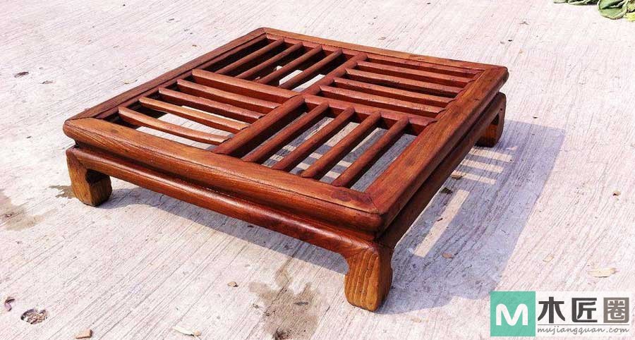 脚踏,今通称脚蹬子,古称脚床或踏床的的小型家具 脚踏,今通称脚蹬子,古称脚床或踏床的的小型家具